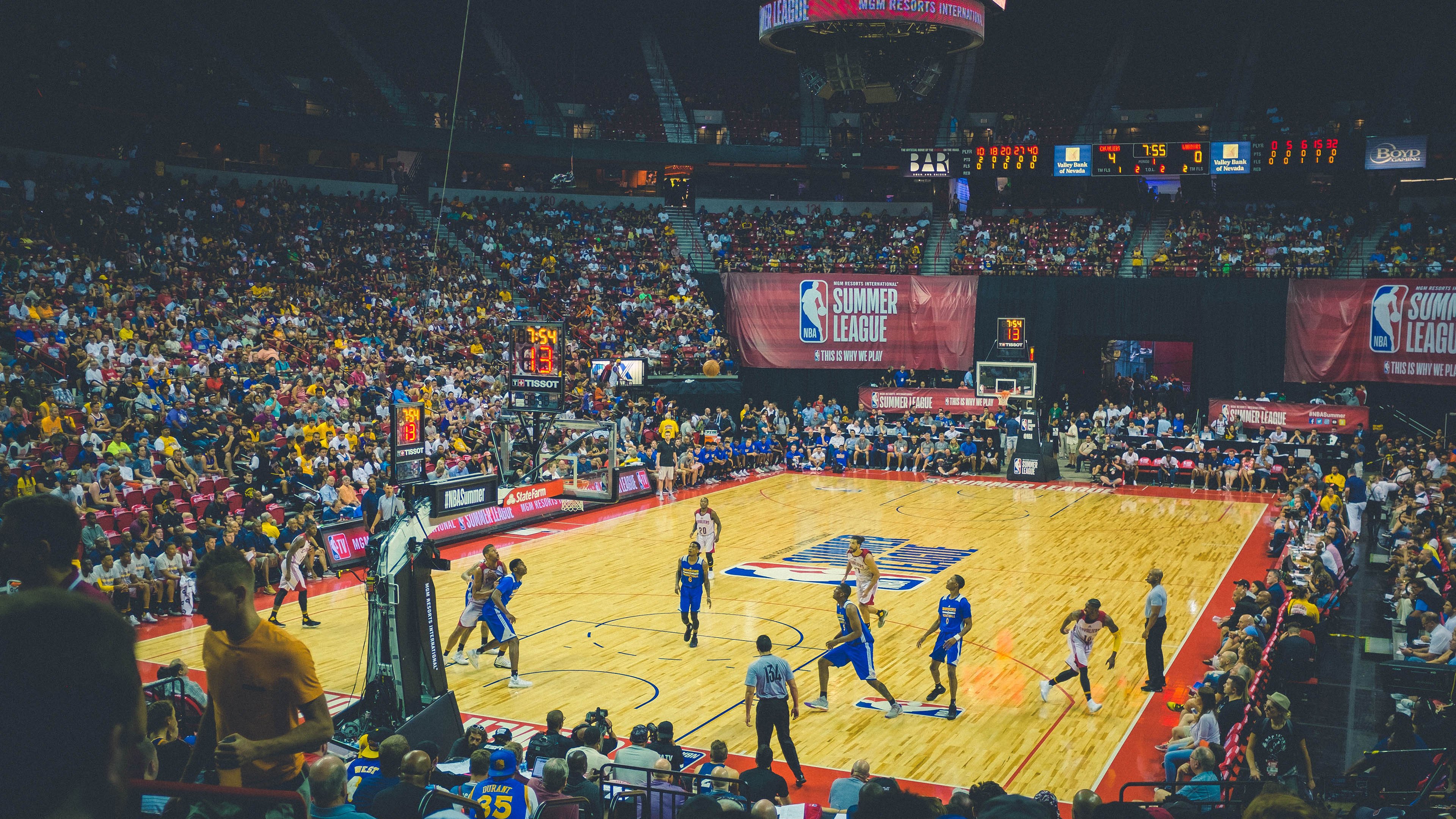 米兰体育app-西甲焦点比赛：皇马主场迎战马竞，悬念渐浓，西甲皇马马竞视频直播